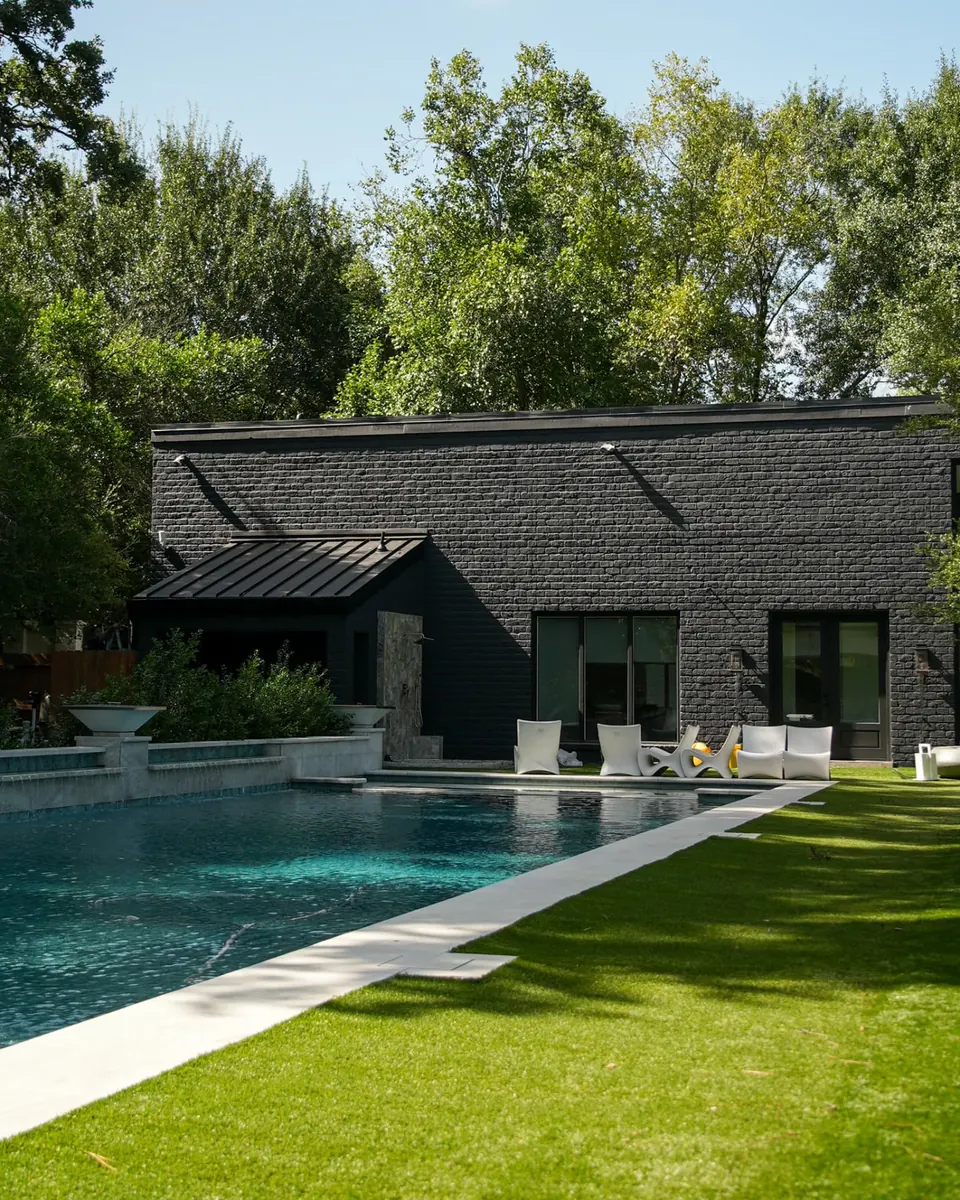 Choosing Exterior Colors That Survive Gulf Coast Sun